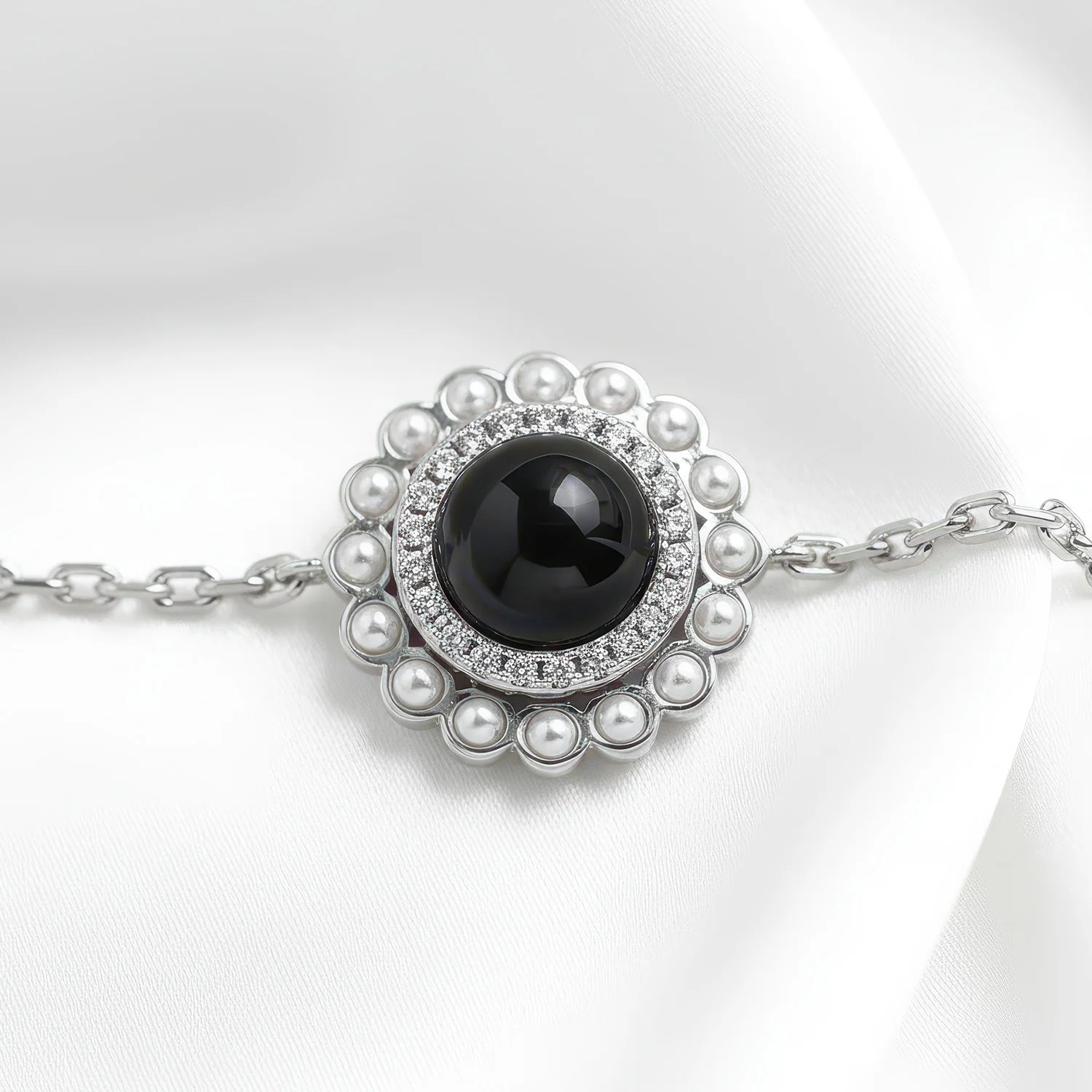 Personalized Pearl Glitz Circle Photo Bracelet - Image 3